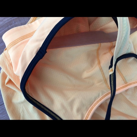 ✈️ Moving Sale🗺 Lulu lemon no Limits top - Picture 2 of 4